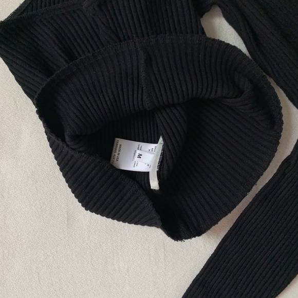 ARE YOU AM I LING TOP IN BLACK SIZE MEDIUM - Picture 4 of 9